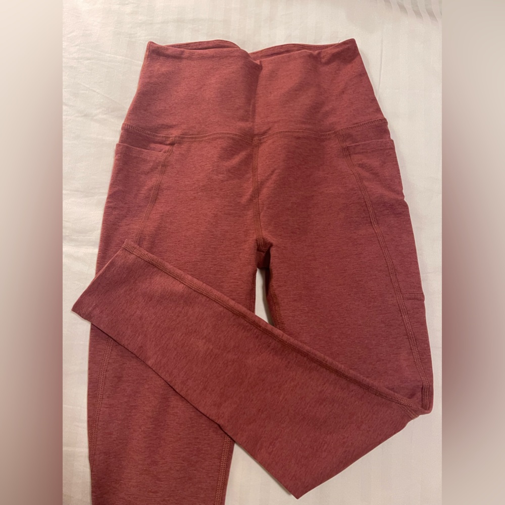 Beyond Yoga Coral Leggings